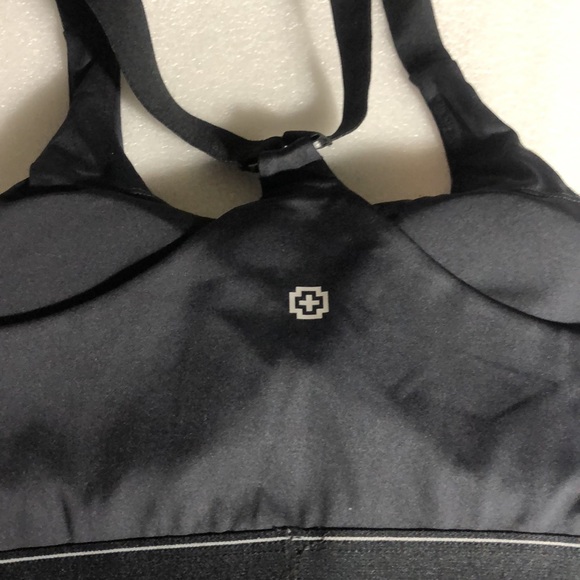 SWISS BRAND ACTIVEWEAR-size ~ medium - Picture 3 of 12